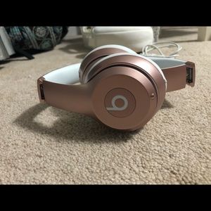 Rose Gold Beats with connection wire and the case